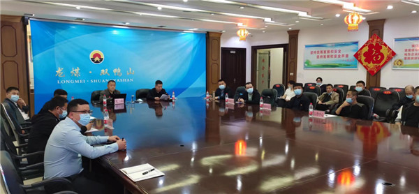 山東科技大學實用礦山壓力研究中心主任石永奎教授、郝建博士應(yīng)邀赴龍煤雙鴨山礦業(yè)集團進行技術(shù)交流